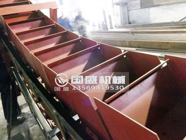 傾斜式自動卸料瓦鬥輸送機 傾斜式自動卸料瓦鬥輸送機
